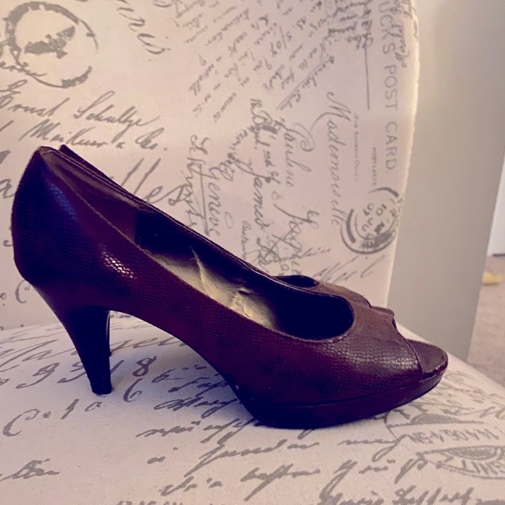 Heels - Picture 3 of 7